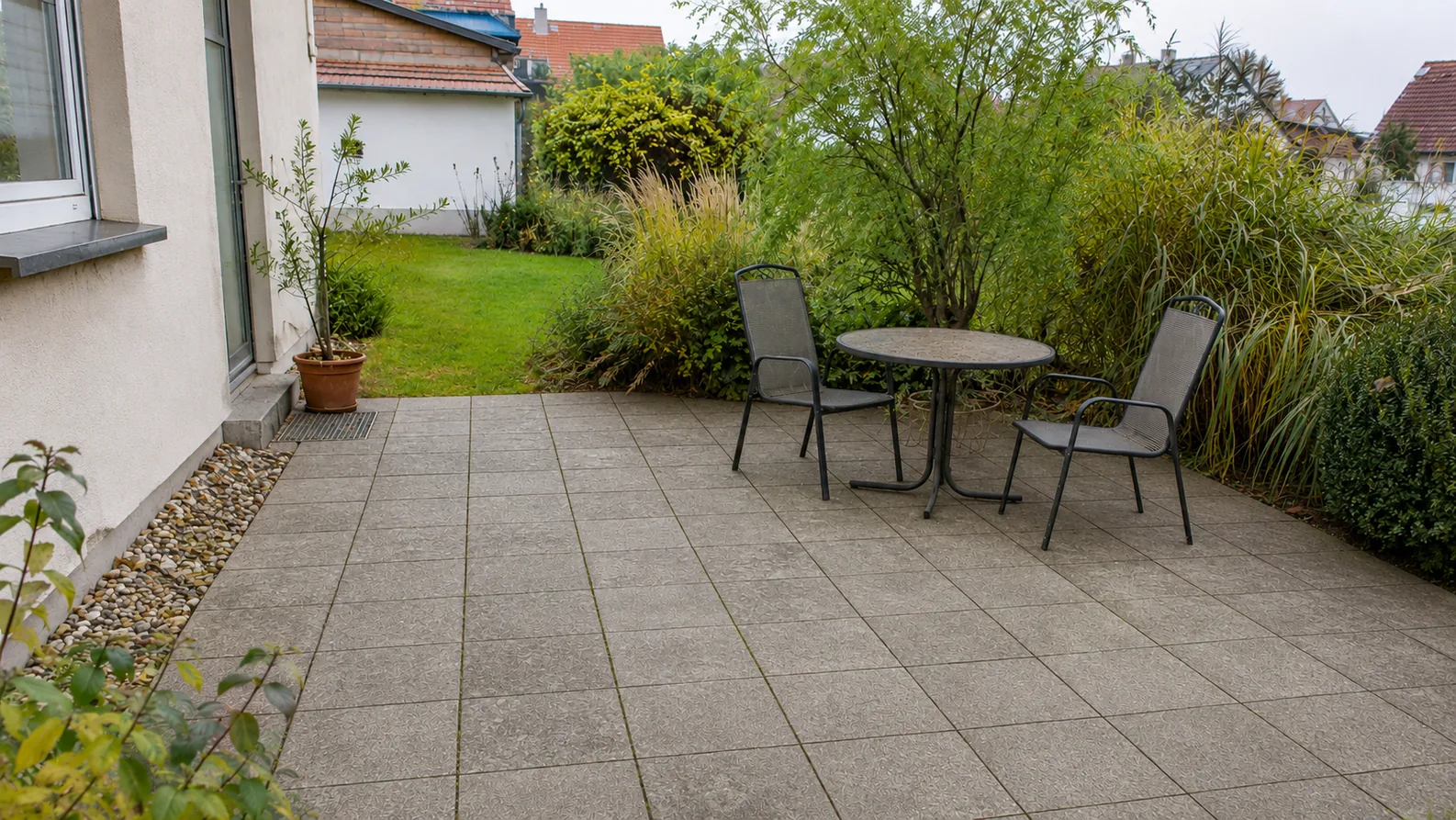 Gereinigte Steinterrasse nach dem Terrassen-Refresh